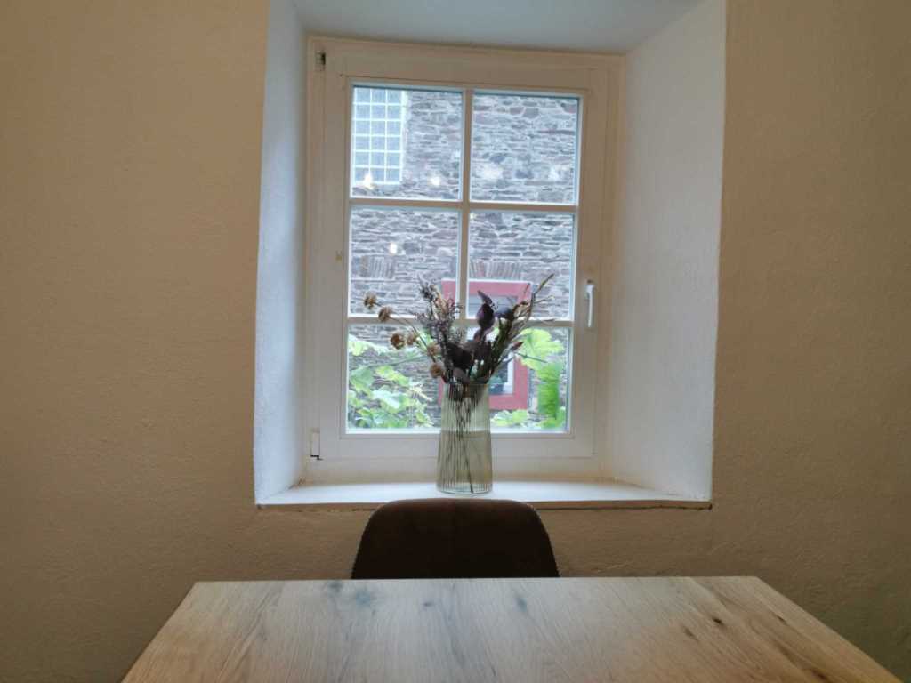 Fensterbank - Urlaub an der Mosel in Ferienhaus Bremm, Am Storchenhaus 10, 56814 Bremm