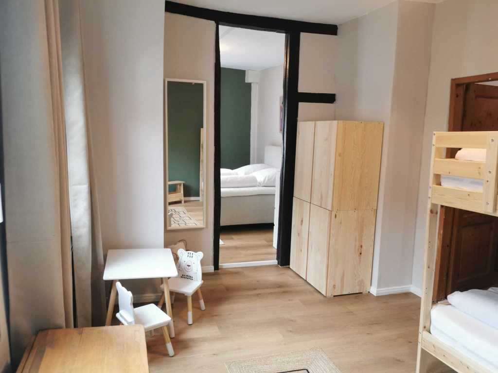 Durchgang zum Schlafzimmer - Urlaub an der Mosel in Ferienhaus Bremm, Am Storchenhaus 10, 56814 Bremm