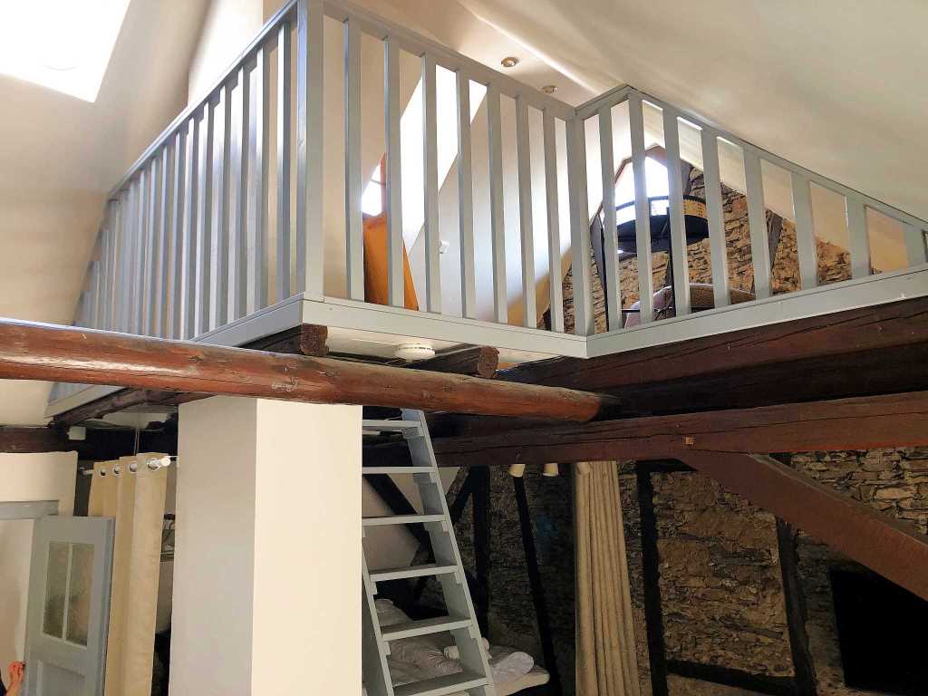 Stiege zur Empore - Moselurlaub in Ferienhaus Bremm, Am Storchenhaus 10, 56814 Bremm